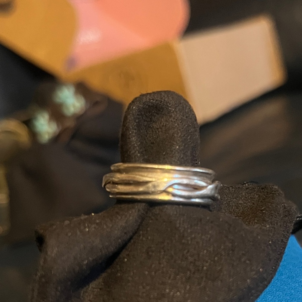 James Avery * Silver spinner Braided Ring 925 stamped
Size 6